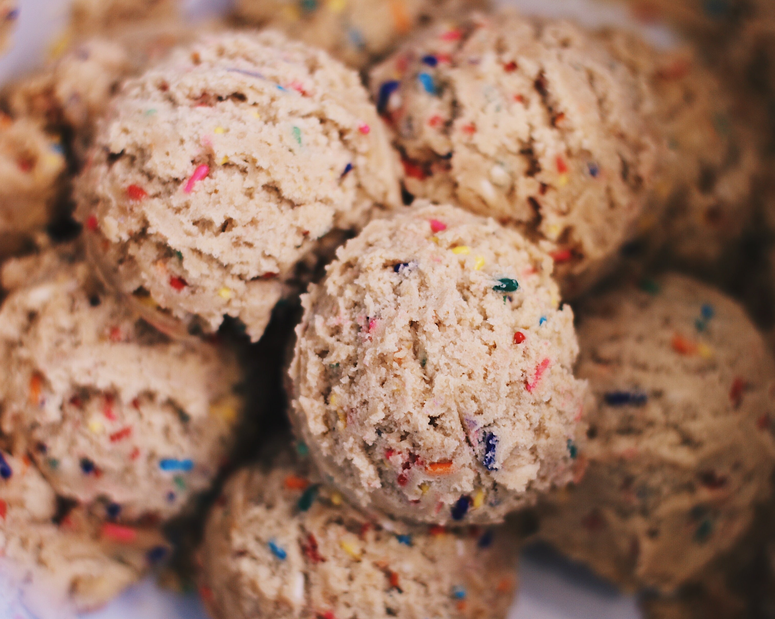 hero image of all flavors with 4 pouches and 4 cups